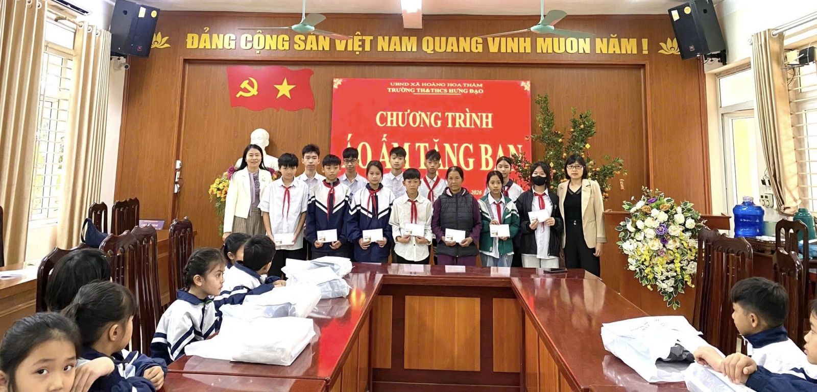 <a href='https://tieuhocthcshungdao.hungyen.edu.vn/tin-tuc/tet-am-ap-yeu-thuong-lan-toa.html'>TẾT ẤM ÁP – YÊU THƯƠNG LAN TỎA</a>