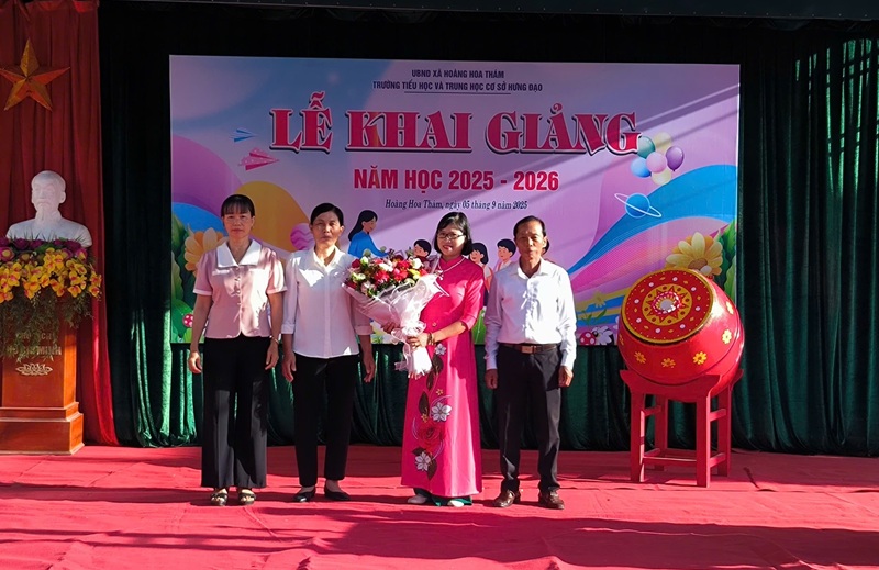 <a href='https://tieuhocthcshungdao.hungyen.edu.vn/tin-tuc/sang-ngay-0592025-truong-ththcs-hung-dao-long-trong-to-chuc-le-khai-giang-nam-hoc-2025-2026.html'>Sáng ngày 05/9/2025, Trường TH&THCS Hưng Đạo long trọng tổ chức Lễ Khai giảng năm học 2025-2026</a>