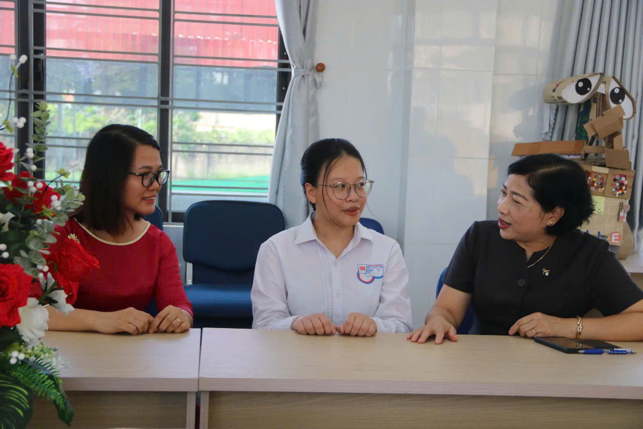 <a href='https://tieuhocthcshungdao.hungyen.edu.vn/tin-tuc/giao-duc-hung-yen-khang-dinh-vi-the-ty-le-do-tot-nghiep-thpt-dat-996-co-2-thu-khoa-dat-diem-tuyet-doi-3030.html'>Giáo dục Hưng Yên khẳng định vị thế: Tỷ lệ đỗ tốt nghiệp THPT đạt 99,6%, có 2 thủ khoa đạt điểm tuyệt đối 30/30</a>